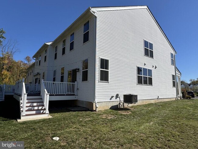 Building Photo - 213 Wynstone Ct
