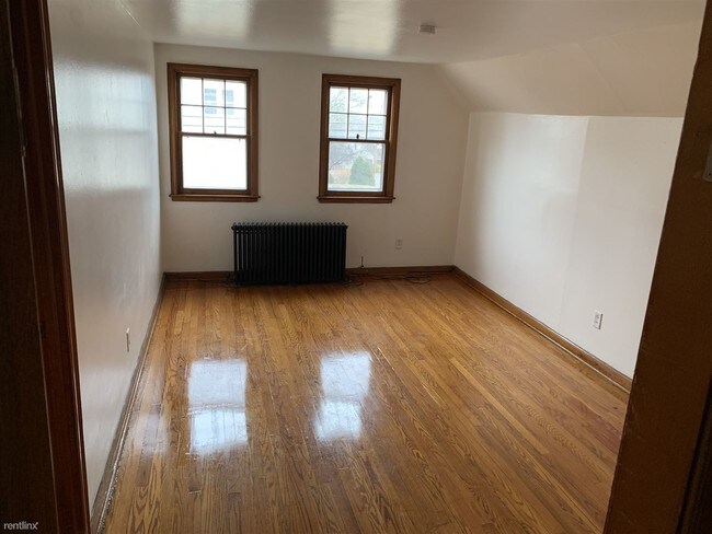 Building Photo - 2 br, 1 bath Duplex - 541 Strong St