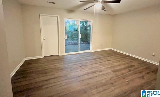 Foto del edificio - 1424 Applegate Dr