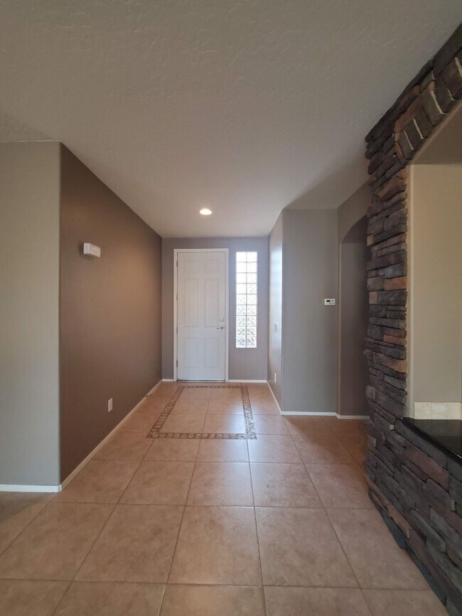 Building Photo - 3 BEDROOM WITH POOL AND HOBBY SHED