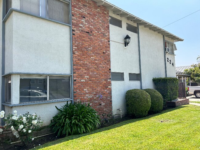 Building Photo - 224 W Palm Ave