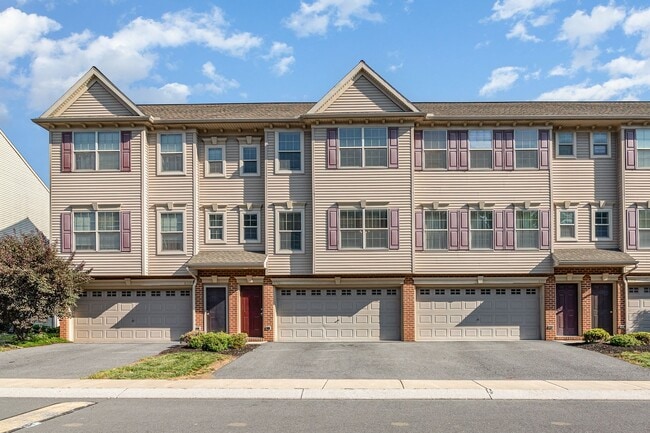 Building Photo - 6315 Creekbend Dr