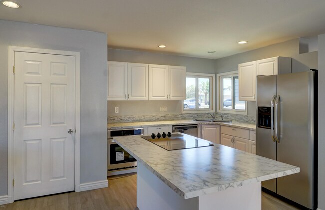 Foto del edificio - 3300 S Terrace Rd