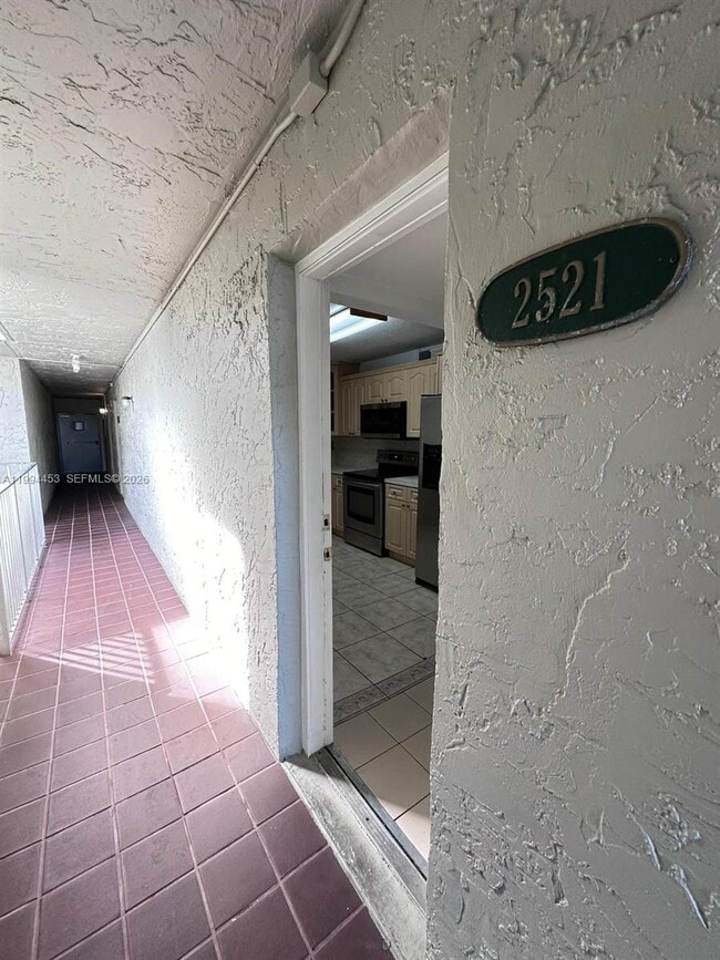 Foto del edificio - 10000 NW 80th Ct