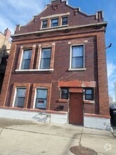 Building Photo - 2611 S Troy St