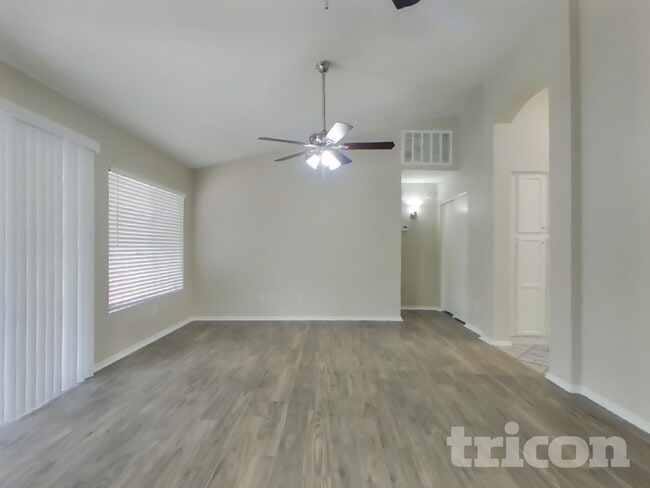 Building Photo - 8621 W Willow Ave