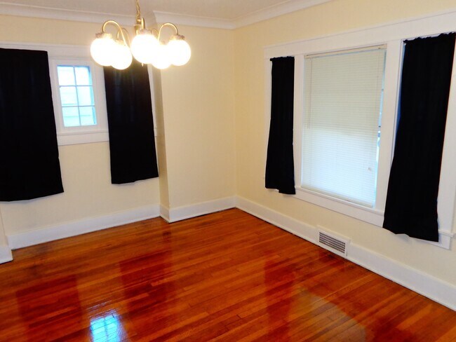 Foto del edificio - 1545 E 75th St