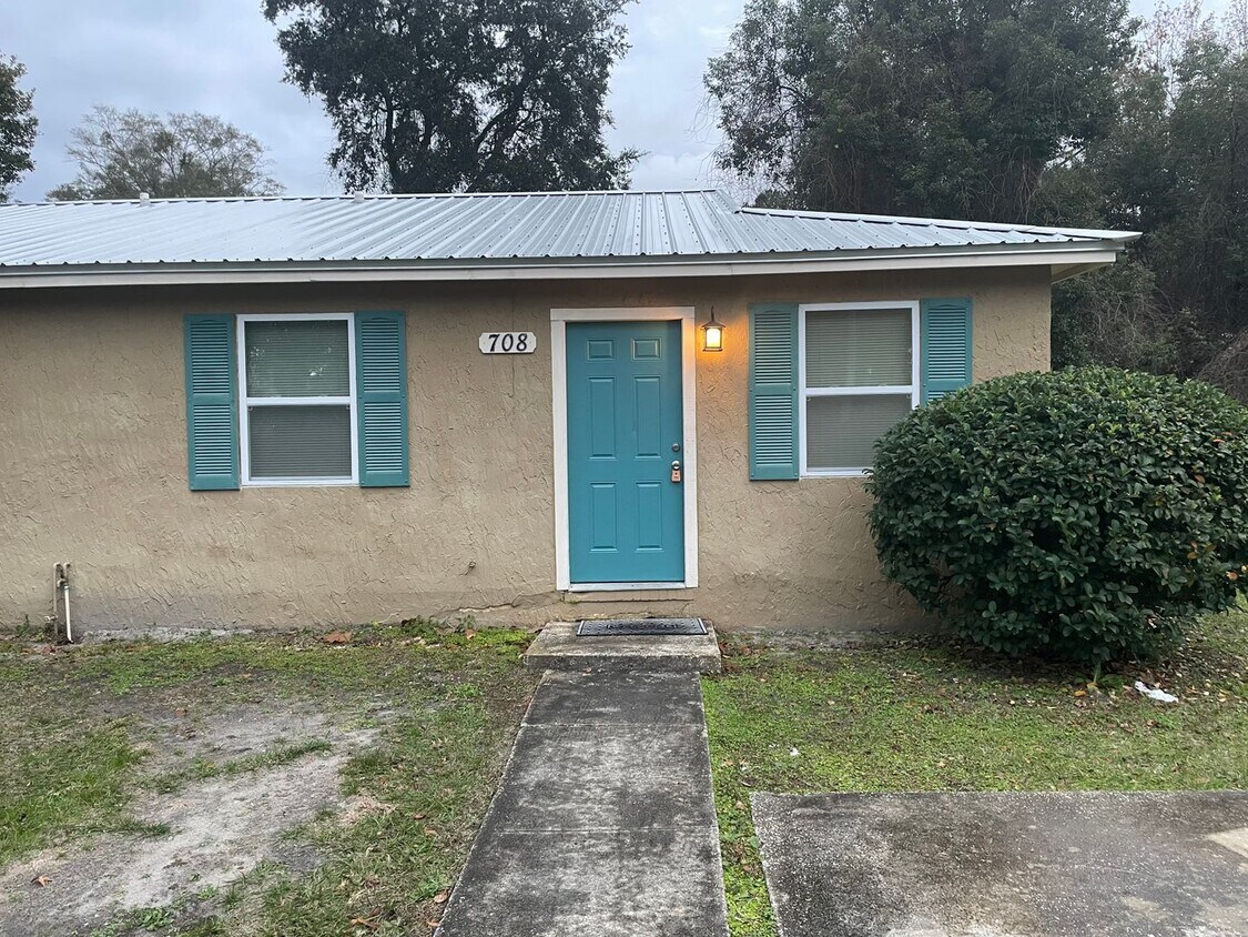 708 Northpoint Cir S, Jacksonville, FL 32218 House Rental in
