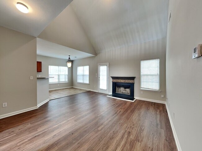 Foto del edificio - 285 Jerome Ct