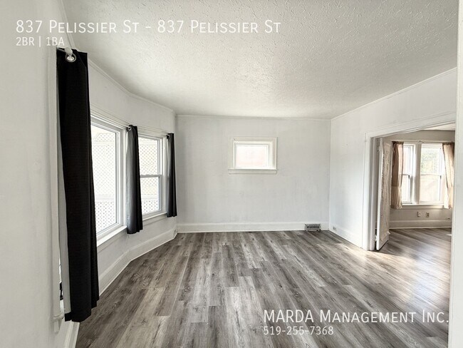 Photo du bâtiment - CHARMING 2 BED/1 BATH MAIN FLOOR UNIT DOWNTOWN - ALL INCLUSIVE!