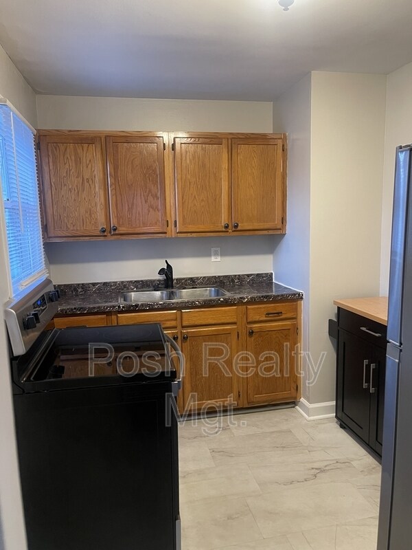 Building Photo - 1207 N Elam Ave