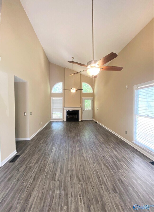 Foto del edificio - 523 Farmingdale Rd SE