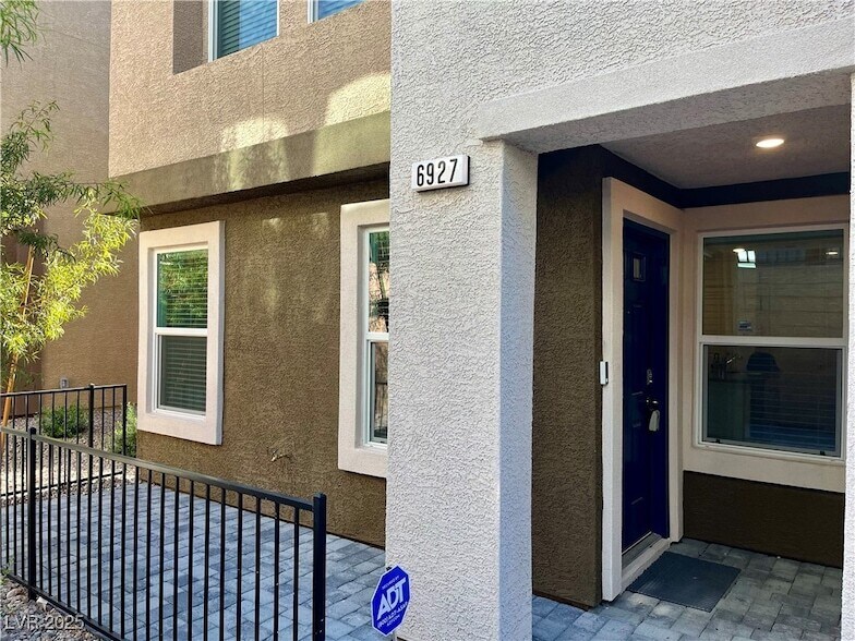 Foto principal - 6927 Stafford Hl St