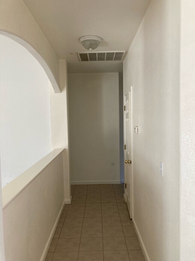 Foto del edificio - 1575 Tulip St