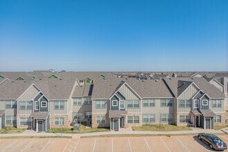 Building Photo - The Lofts at Valencia