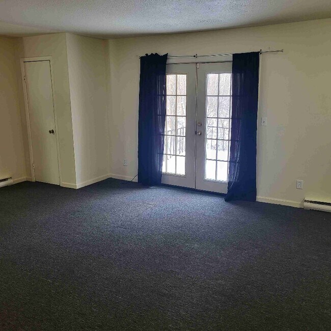 Building Photo - 1003 Colonial Dr