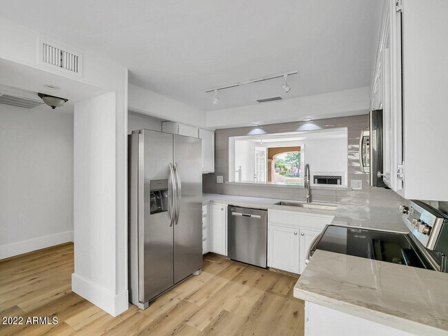 Foto del edificio - 6125 N 28th Pl