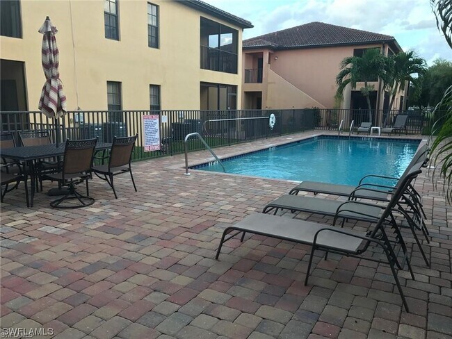 Foto del edificio - 5007 SW 16th Pl