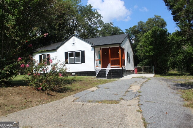 Building Photo - 1060 Cypress Dr