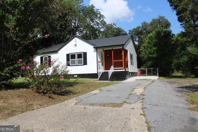 Foto del edificio - 1060 Cypress Dr