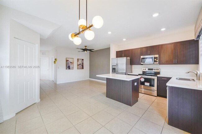 Foto del edificio - 20814 NE 5th Ct