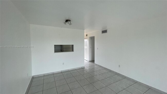 Foto del edificio - 9455 W Flagler St