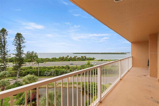 Foto del edificio - 7430 Sunshine Skyway Ln S