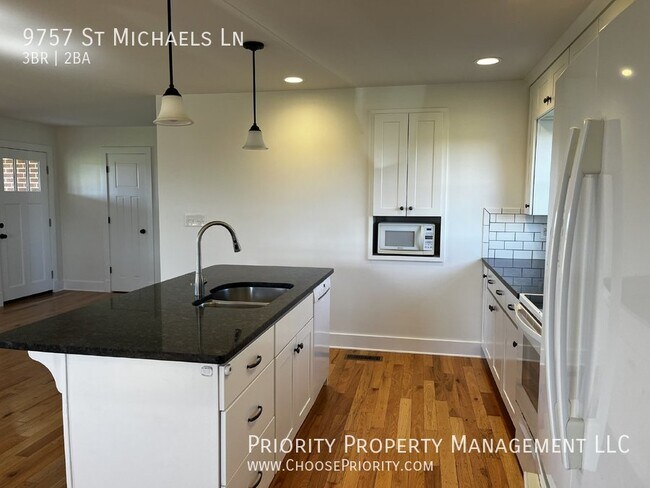 Building Photo - Charming 3 Bed, 2 Bath Bridgewater Home fo...