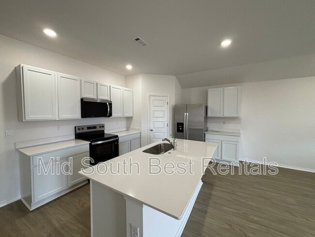 Building Photo - 6424 Newark Dr