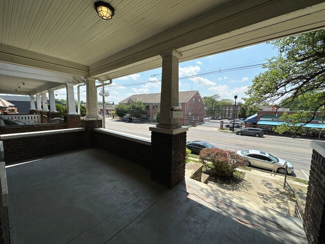 Building Photo - N High St 2880-2882 GW2