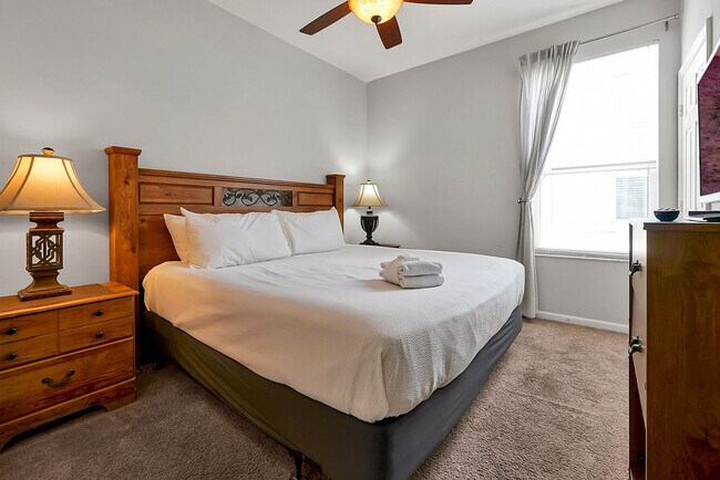 Building Photo - 8157 Sun Palm Dr