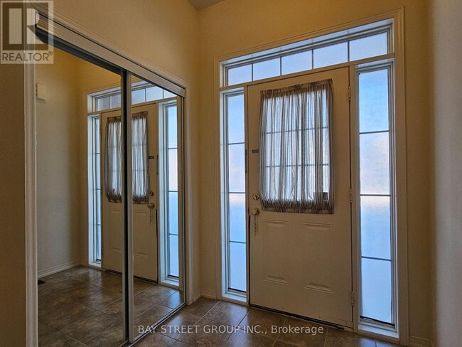 Building Photo - 1275 Blencowe Cres