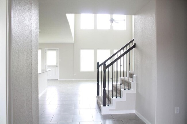 Building Photo - 18319 Pin Oak Lake Dr