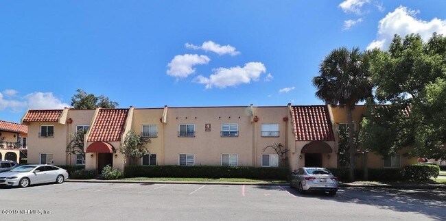 Building Photo - 3864 La Mirada Dr N