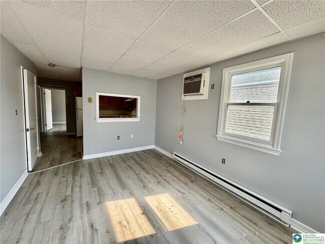 Foto del edificio - 210 W Main St