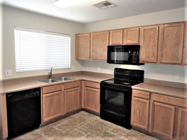 Building Photo - 1045 E Yuma Avenue