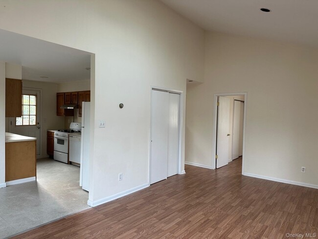 Building Photo - 15 Manhasset Ave
