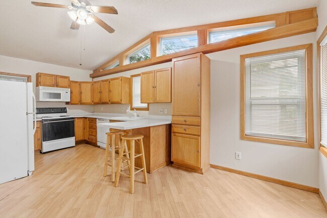 Foto del edificio - Modern 2-Bedroom Apartment in Hale with Fi...