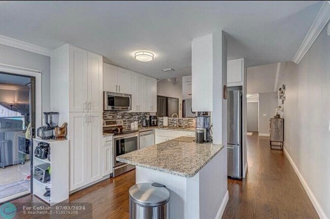 Building Photo - 4642 Brook Dr