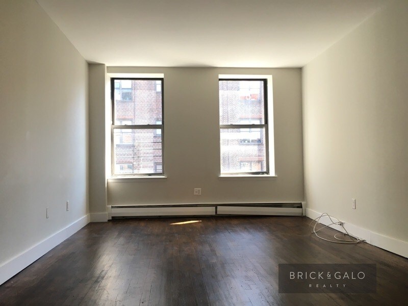 Primary Photo - 365 Lincoln Pl