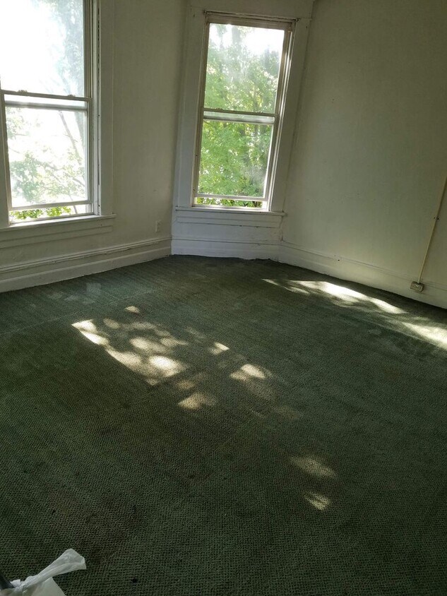 Building Photo - 1 br, 1 bath House - 137 E Wallace Ave Apt 4