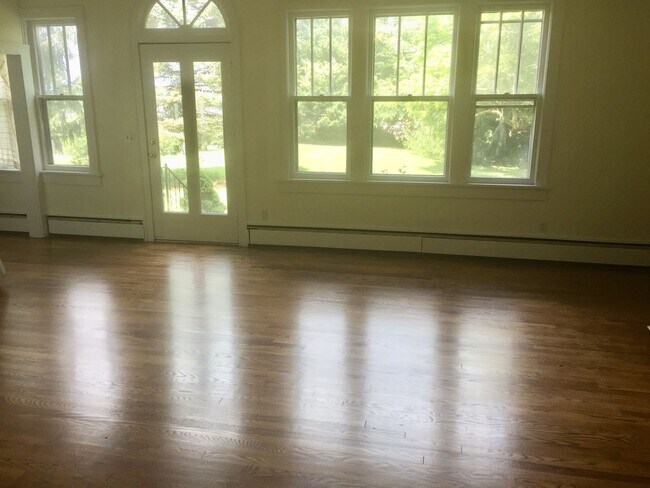 Foto del edificio - Radford, 5 BR / 3 BA, Available 7/1!
