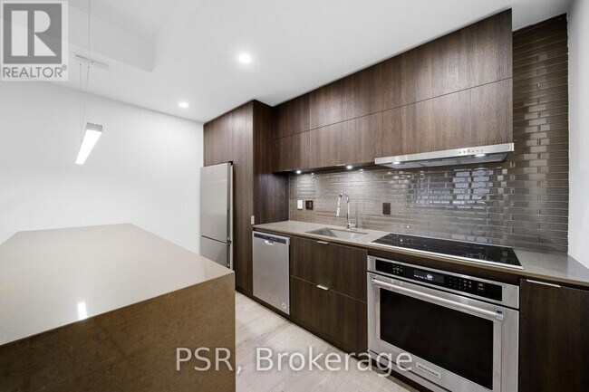 Building Photo - 2 St Thomas St