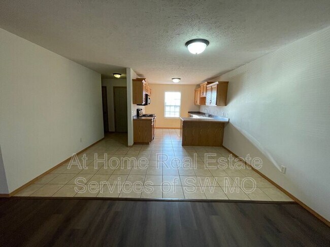 Foto del edificio - 992 N Parkwood Ave