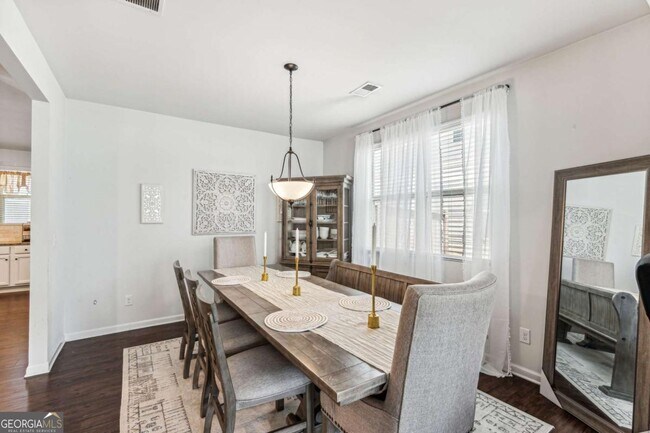 Building Photo - 5545 Mirror Lake Dr