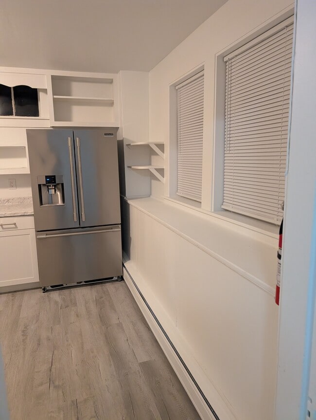 Building Photo - 157 School St