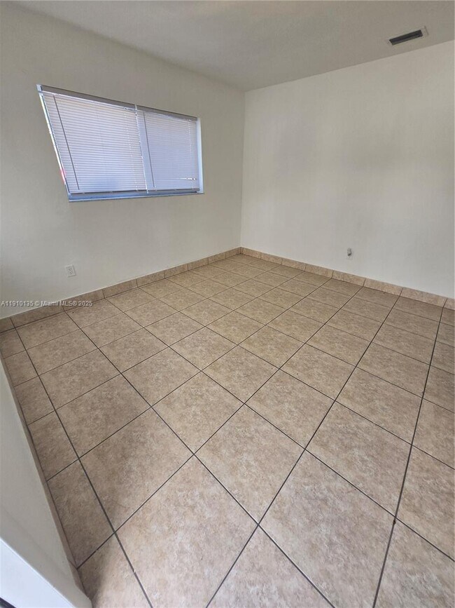 Foto del edificio - 3110 NW 19th Ave