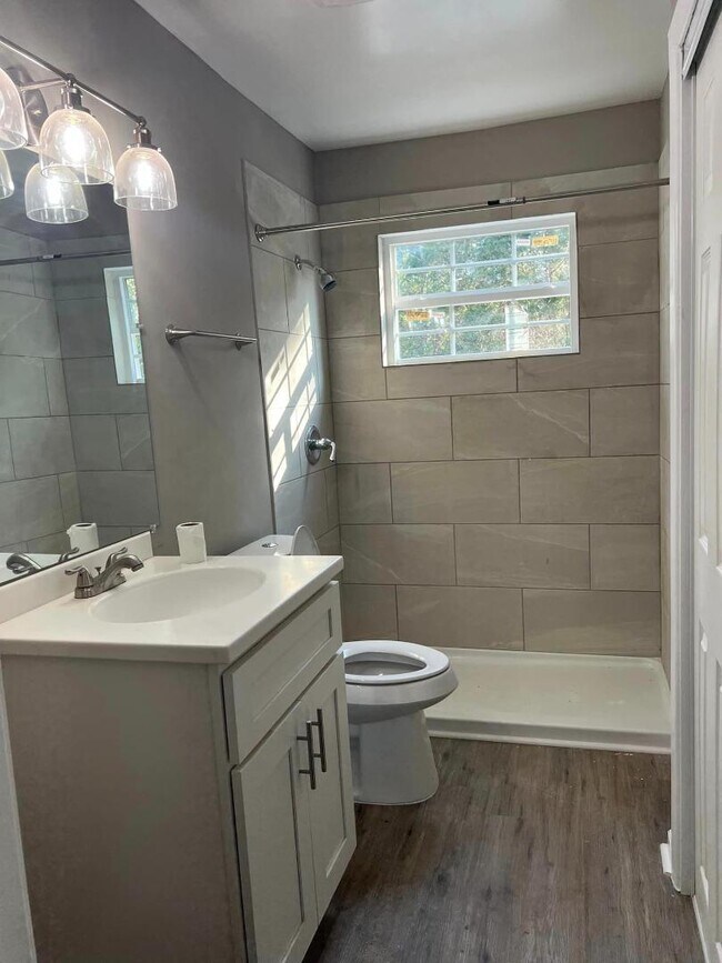 Foto del edificio - 130 Tucker Rd