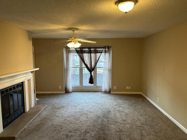 Foto del edificio - 1 Bed / 1 Bath Condo for Rent in Huntsvill...