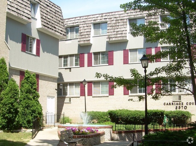 Building Photo - Carriage Court